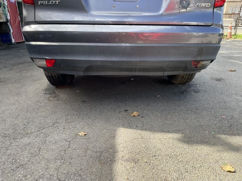 16-18 HONDA PILOT REAR BUMPER COVER SCRATCHES GRAY PC:NH797M AWD 189K EX-L 57430
