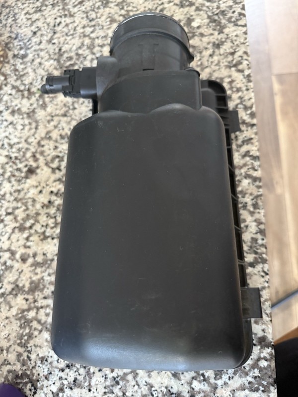 06-14 KIA SEDONAAIR CLEANER FILTER UPPER BOX COVER MASS AIR FLOW SENSORMAF