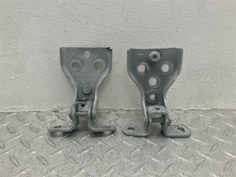 2004 FORD F150 FRONT DRIVER DOOR HINGES PAIR LOWER AND UPPER OEM L3Z-1522810-AA