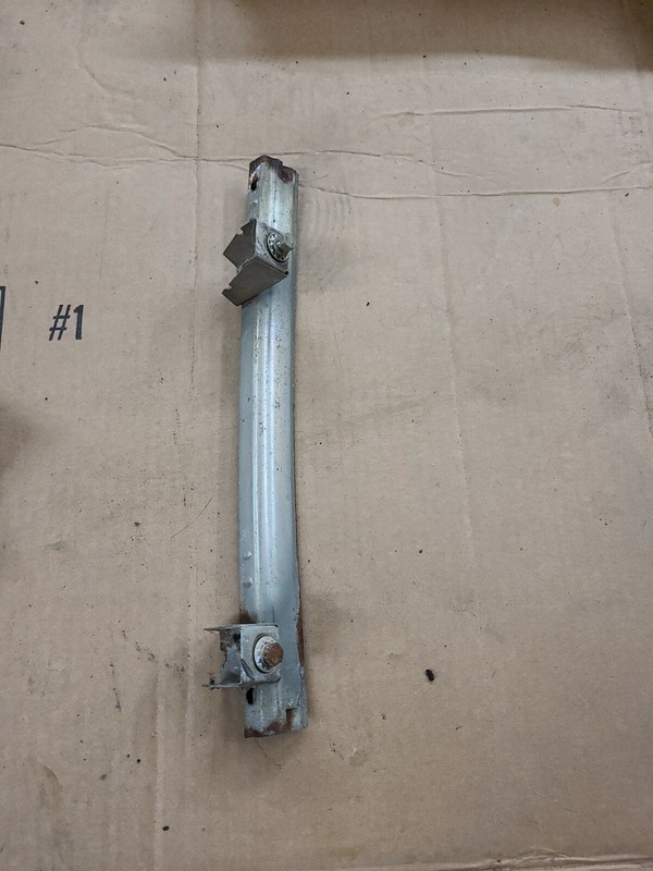 MERCEDES BENZ 220 D/8W115 PASS RIGHT REAR DOOR WINDOW TRACK