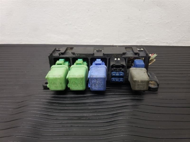86-97 Nissan Hardbody Pickup Right Engine Relay Block Assembly OEM 25237-01E01