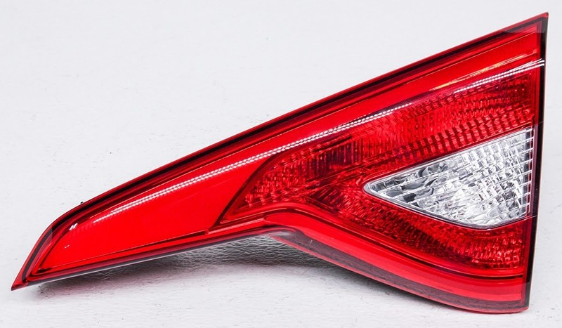 OEM Hyundai Sonata Right Passenger Side Halogen Tail Lamp 92404-C2000 Lens Flaw
