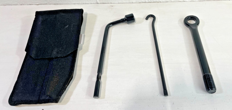 2023-2025 HYUNDAI PALISADE EMERGENCY SPARE TIRE WHEEL TOOL KIT LUG WRENCH 104170