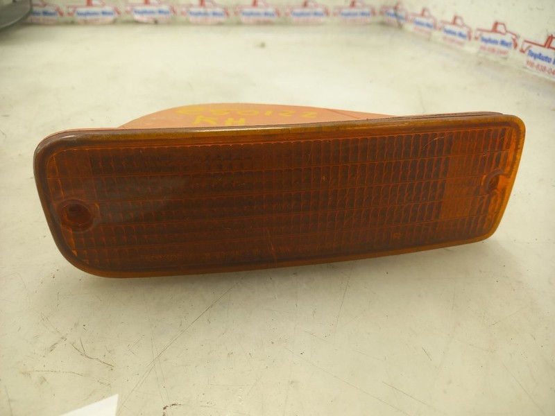 96 97 98 TOYOTA 4 RUNNER PASSENGER RIGHT BUMPER AMBER LAMP