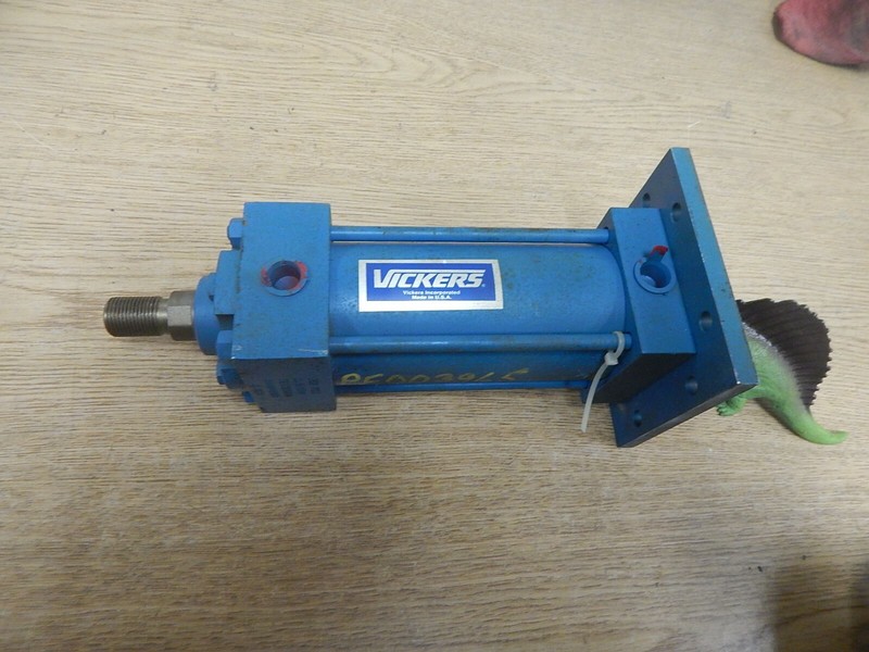 Vickers TE13EWGA Cylinder Assembly 1AA04000 J 02N 250 PSI 2.5/1X4 FREE SHIPPING*