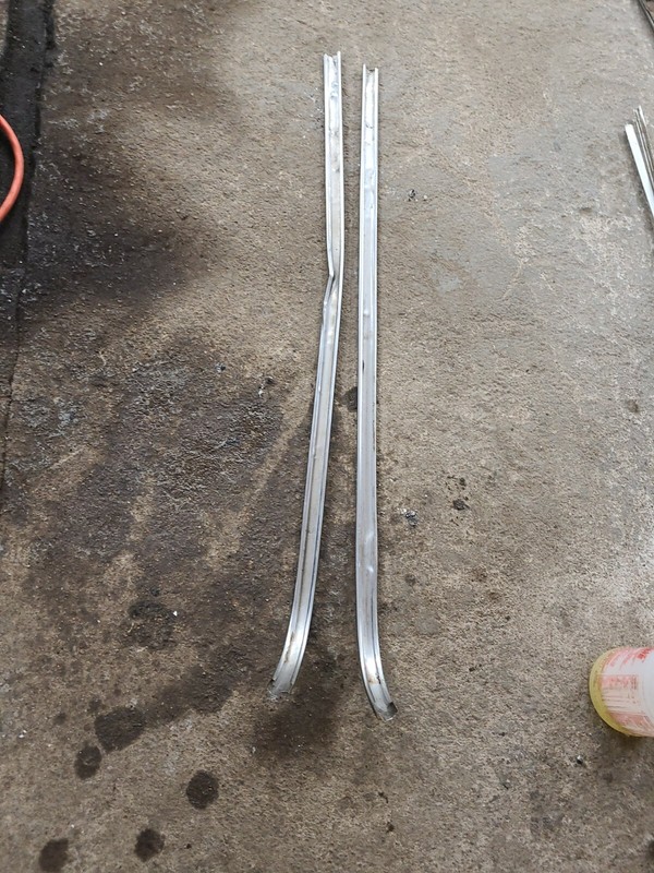 MERCEDES BENZ 220 D/8W115REAR TRUNK LOWER TRIM MOULDING