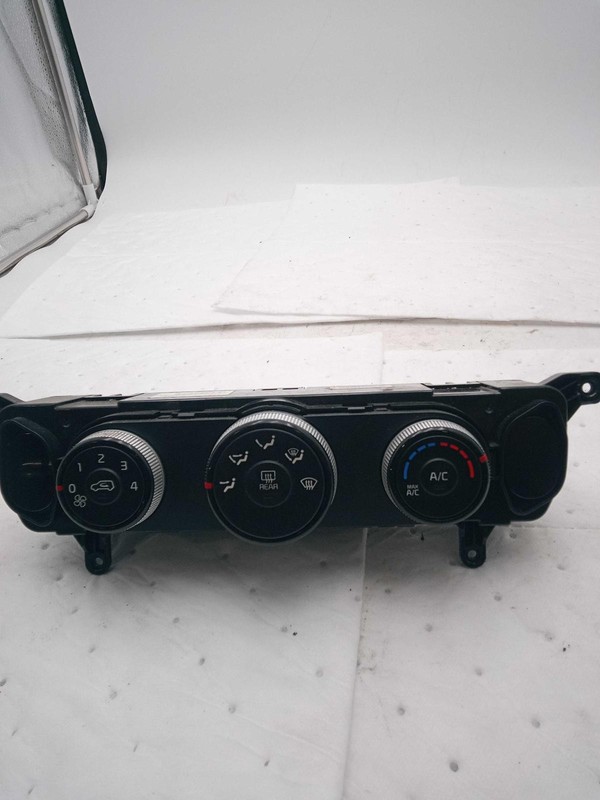 2015 KIA SOUL A/C Selector Switch OEM Grey 97250B2AS0 120K Miles
