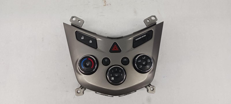 13 CHEVROLET SONIC Heat AC Controller w/heated seats OEM