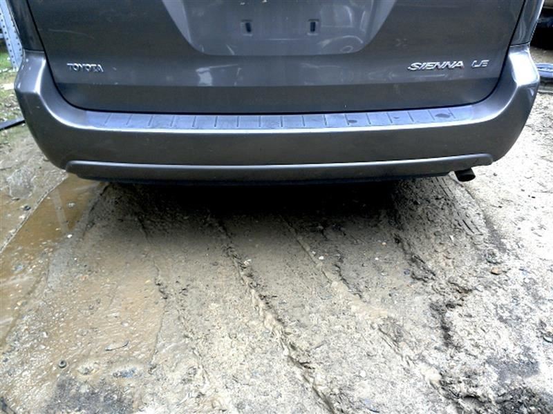 04 TOYOTA SIENNA LE REAR BUMPER WITHOUT PARK ASSIST GRY-1E3 SCRATCHES