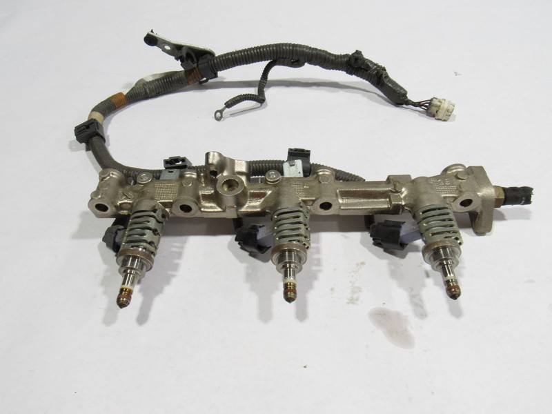 15-19 Lexus RC 350 2017 3.5L AWD Left Fuel Injection Rail W/ 3 PCS Injectors ;:Y