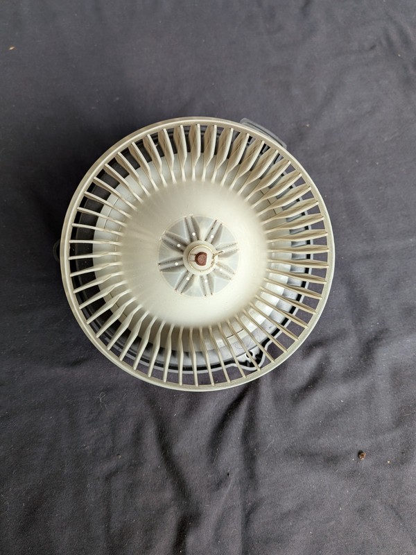 Front Blower Motor from 2004 Honda Civic 134112F7