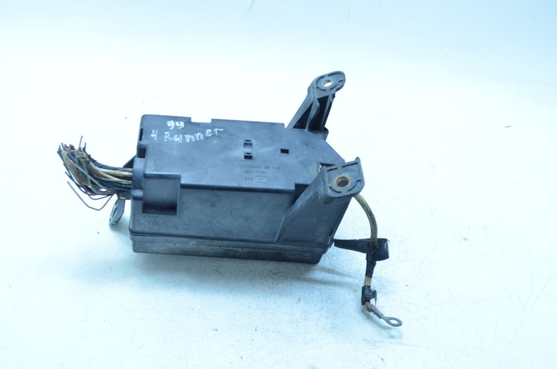 99-02 TOYOTA 4RUNNER FUSE JUNCTION RELAY BOX OEM