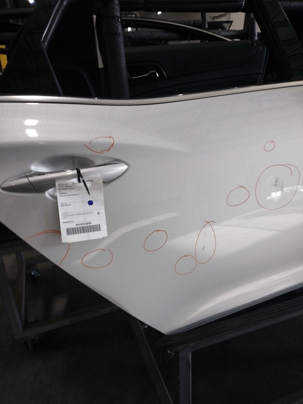 2016 Hyundai Azera Right Rear Door Silver OEM Used 344252 Scratches Dents