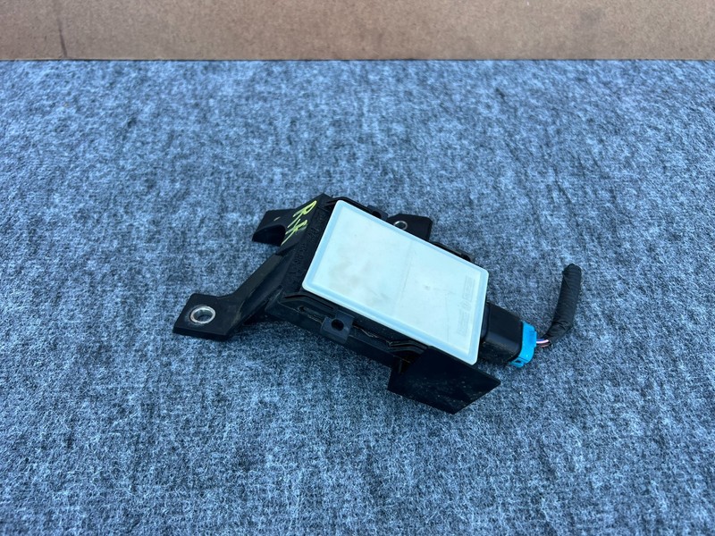 GENESIS GV70 22-26 OEM REAR RIGHT PASSENGER BLIND SPOT RADAR SENSOR W/ BRACKET