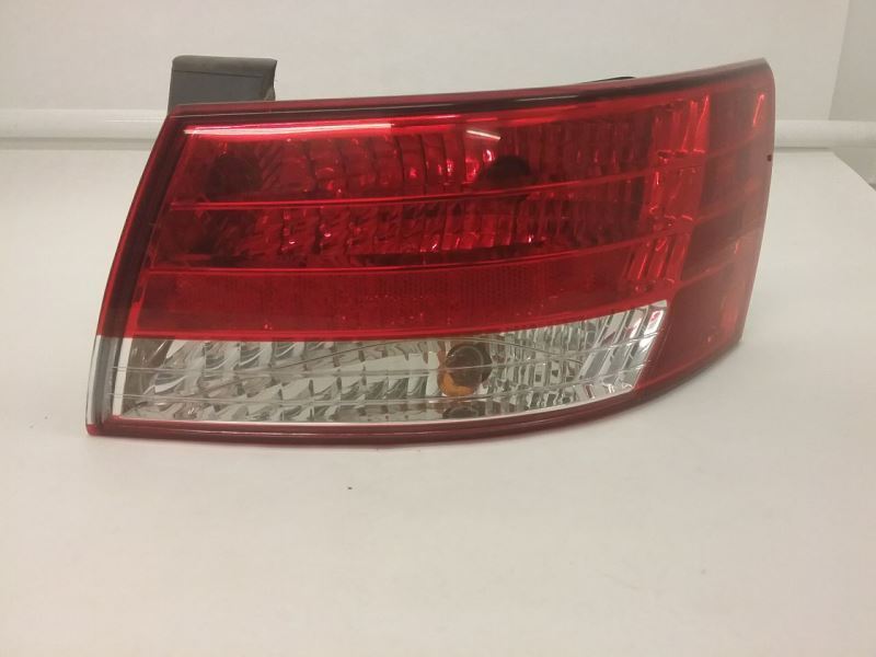 2008 Hyundai Sonata passenger right Tail Light quarter panel mount From 7/16/07