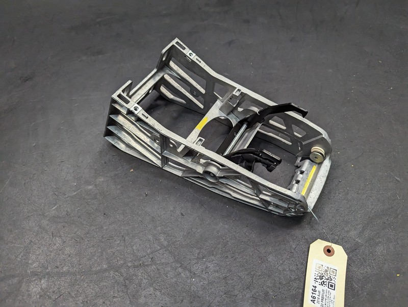 Center Console Armrest Lid Bracket 2018 Audi Q3 8U0864283A6PS 2015 2016 2017