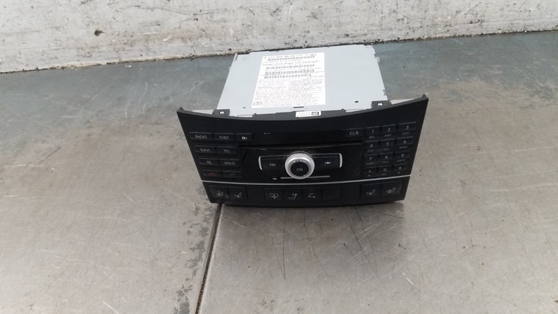 2011 Mercedes Benz AMG E 63 Navigation Command Radio Head Unit #6599 P4