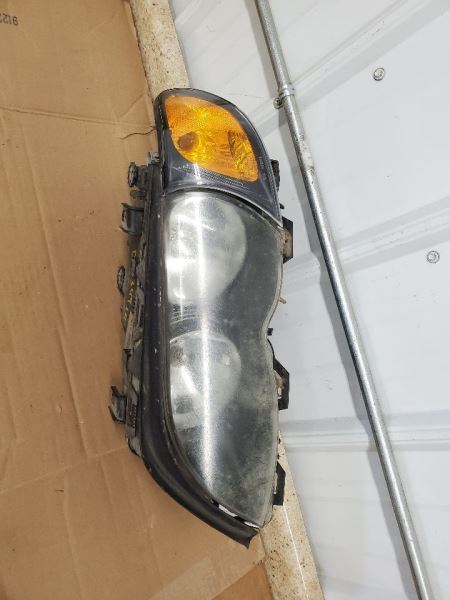 Driver Headlight Sedan Canada Market Without Xenon Fits 02-05 BMW 320i 284565