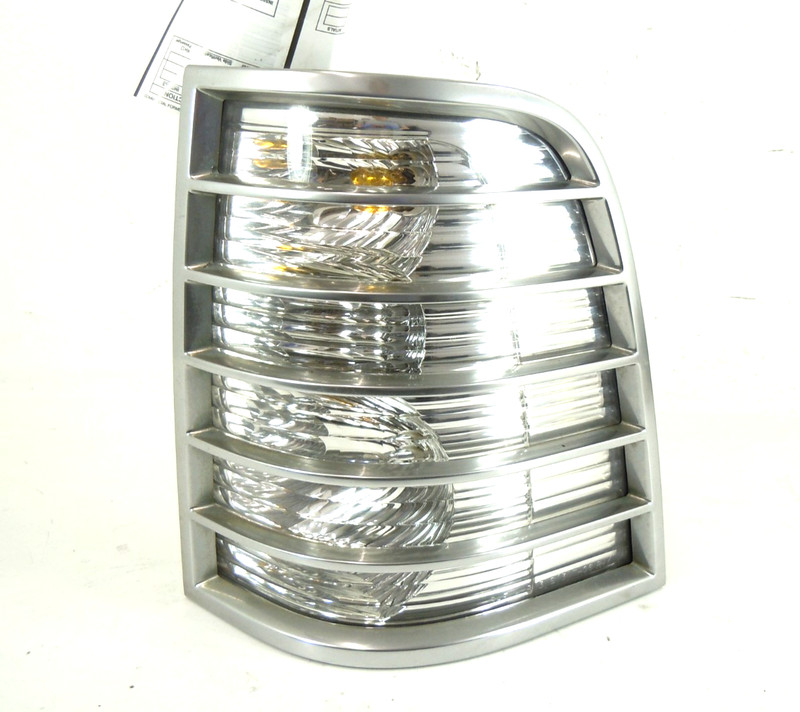 06-10 Mercury Mountaineer Quarter Panel Mounted Tail Light Passenger Right OEM
