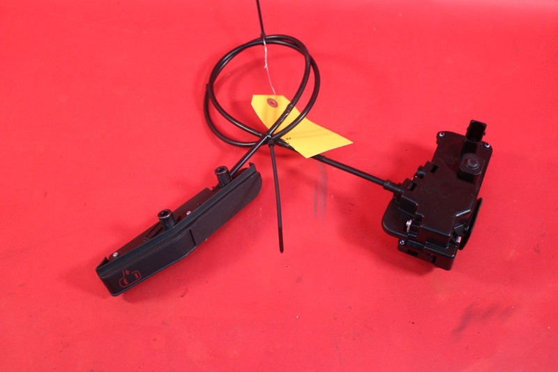 05-13 Chevrolet C6 Corvette Passenger Side Door Release Assembly Latch 15946780