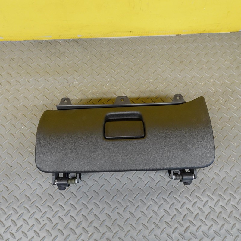 2016-2019 GMC SIERRA 1500 Dash Upper Glove Box Storage Compartment Oem 84539639