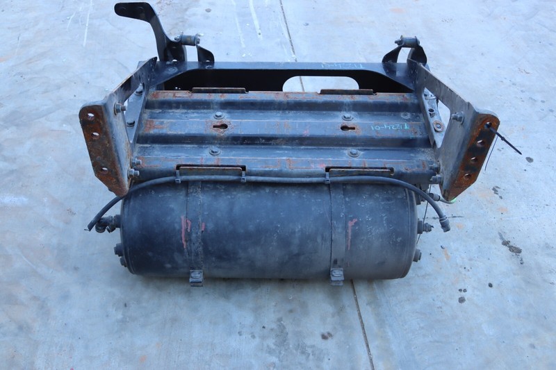2018-2024 FREIGHTLINER CASCADIA FRONT LEFT BATTERY TRAY BOX W/ TWO AIR TANKS OEM