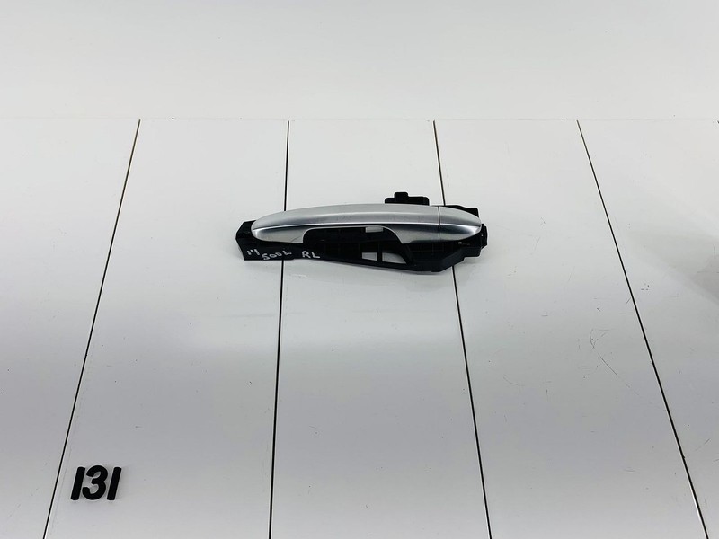14-17 FIAT 500L REAR LEFT DRIVER SIDE EXTERIOR DOOR HANDLE & BRACKET SILVER OEM