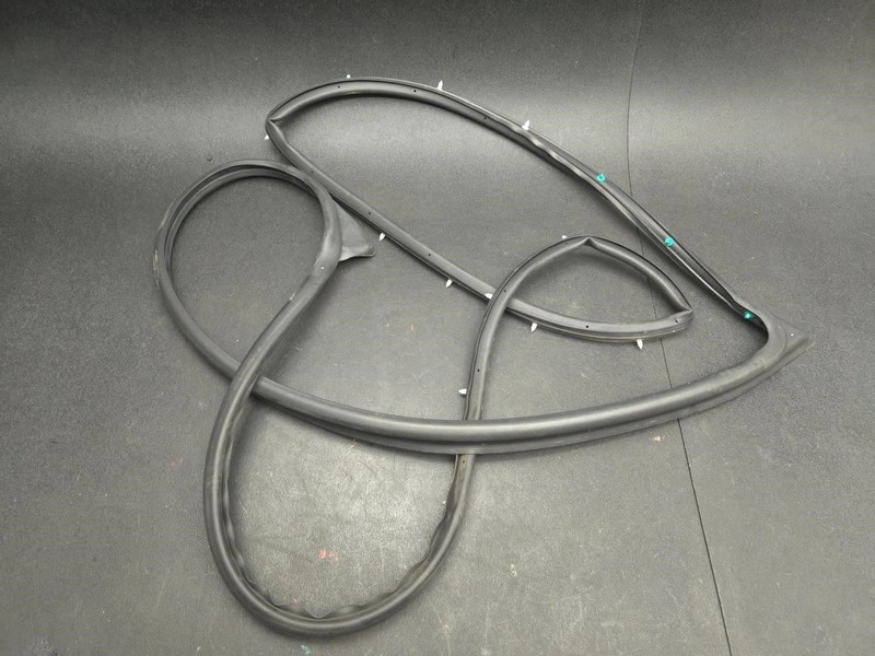 Front Left Door Weatherstrip 2022 Hyundai Tucson 82130-CW000 2023 2024