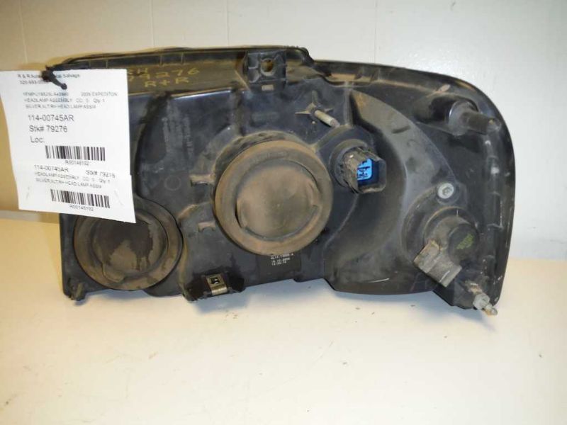 03 04 05 06 FORD EXPEDITION R. HEADLIGHT CLEAR BACKGROUND 146192