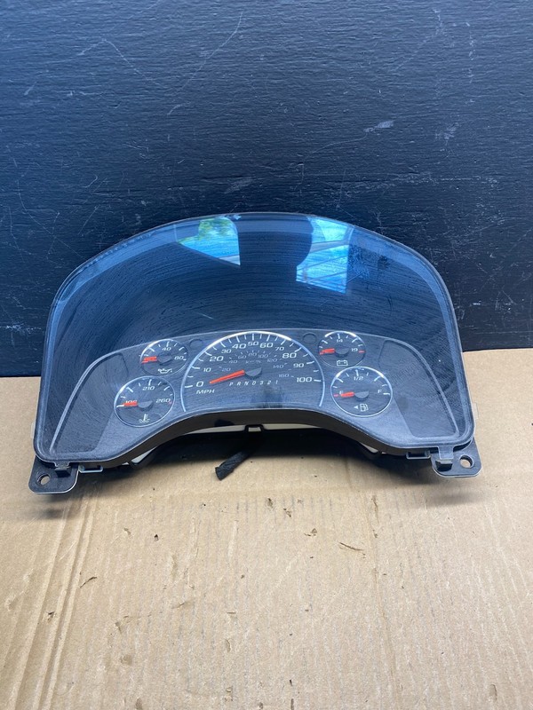 2010 - 2012 Chevrolet Express 2500 3500 Speedometer Cluster Gauge OEM ad1700 DG