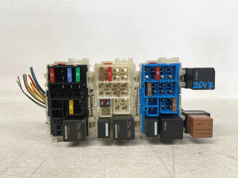 ⭐15-19 LAND ROVER DISCOVERY SPORT REAR TRUNK FUSE RELAY JUNCTION BOX OEM LOT2647