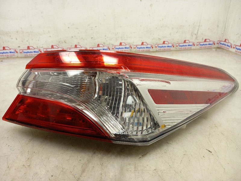 18-23 TOYOTA CAMRY PASSENGER RIGHT TAIL LIGHT QUARTER PANEL MOUNTED