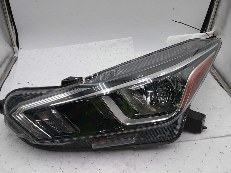 2020 Nissan Versa Left Headlight Assembly Grey OEM Used 690433 100K Miles