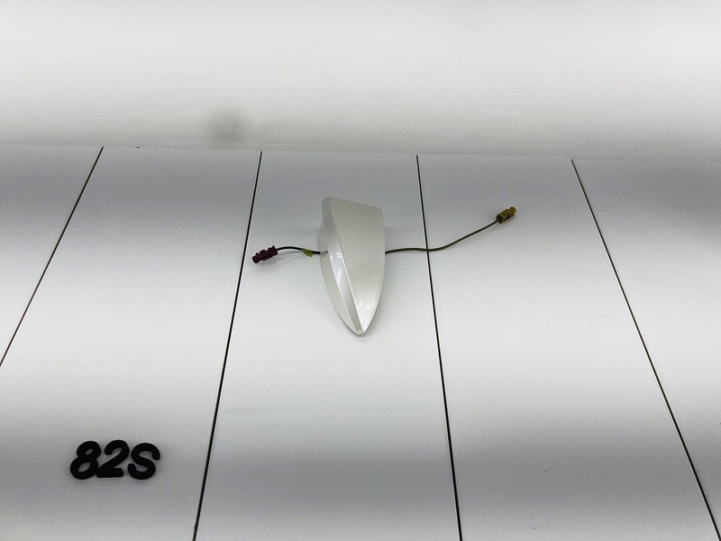 14-18 CHEVROLET IMPALA REAR UPPER EXTERIOR SHARK FIN ANTENNA WHITE DIAMOND OEM