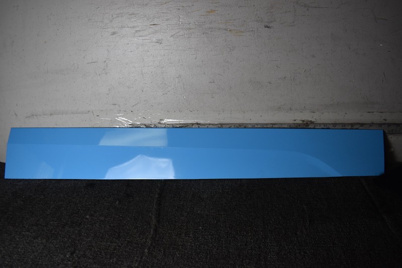 BMW MOLDING TRIM RIGHT FACTORY OEM