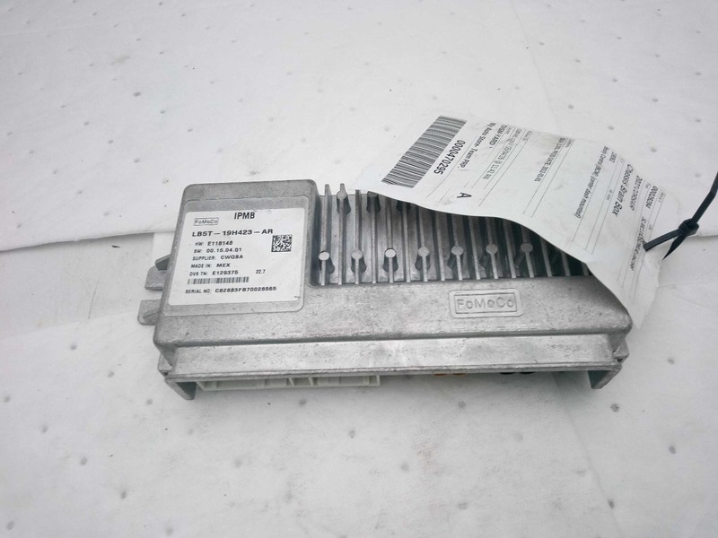 2022 Lincoln Corsair Body Control Module OEM LU5T15604ACDE 39K Miles Black