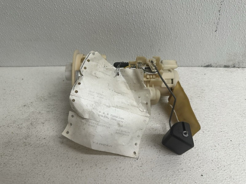 2002-2003 Lexus ES300 Fuel Pump w Sending Unit & Bracket