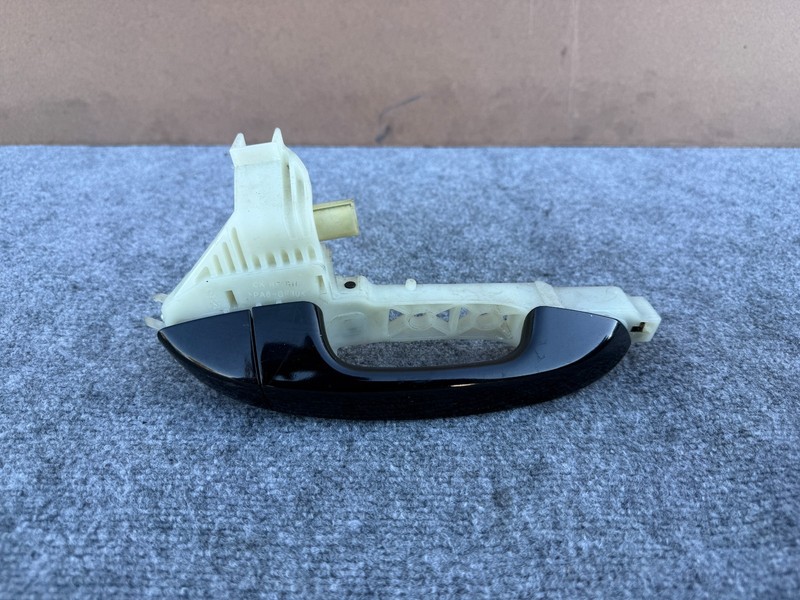 KIA STINGER 2018-2023 OEM REAR RIGHT PASSENGER EXTERIOR DOOR HANDLE ASSY (BLACK)