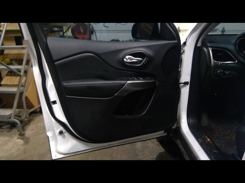 2019 CHEROKEE Driver Left Front Door Trim Panel 1569630