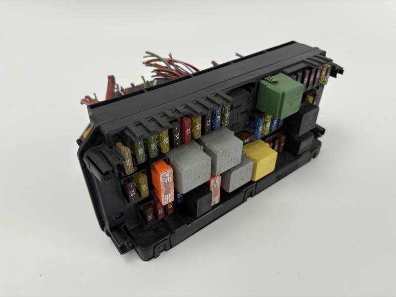 10-20 Mercedes W212 E350 Wagon Front SAM Module Relay Fuse Box OEM