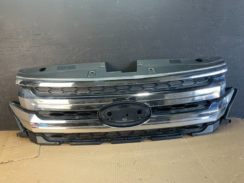 2011 2012 2013 Ford Edge Front Upper Chrome Grille Grill Aftermarket AE3707 DG
