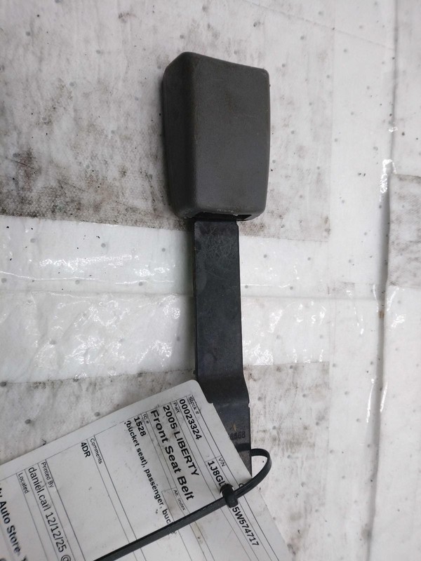 2005 Jeep Liberty Black Seat Belt OEM 5JW771D5AA 112K Miles 4DR