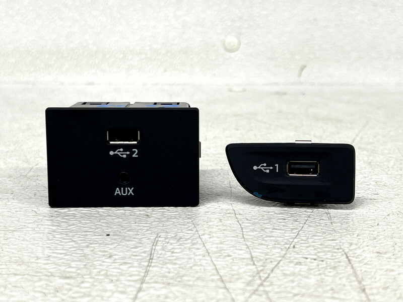 ⭐2017-2020 AUDI A3 S3 AUDIO USB PORT PLUG SOCKET AUX PLUG ASSEMBLY OEM LOT2535