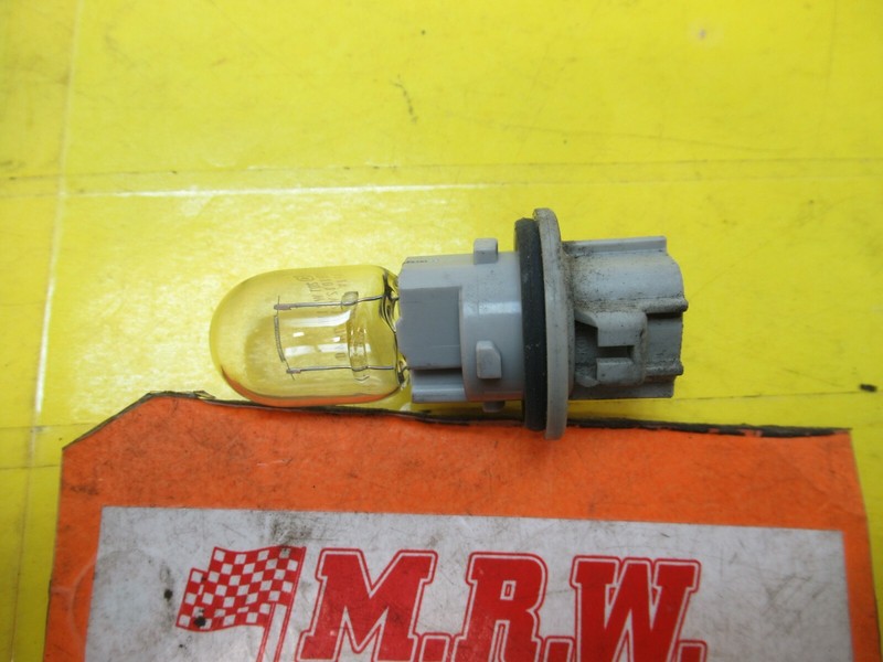 HEADLIGHT HEAD LIGHT SOCKET LAMP TURN SIGNAL R L RIGHT LEFT 03 04 05 MR2 SPYDER