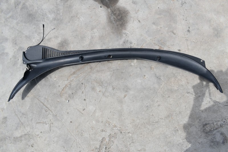 1997-2004 Chevrolet Corvette C5 Windshield Cowl Vent Trim Cover 10270322 OEM