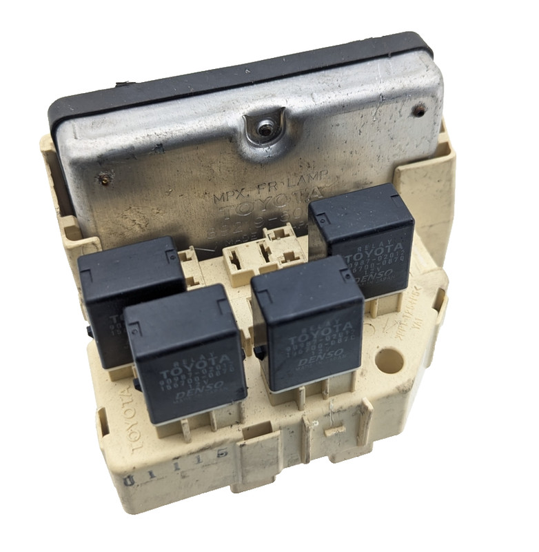 1992-1994 Lexus SC400 89219 50010 Fuse Box & Module