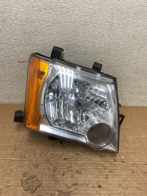 2005 - 2015 Nissan Xterra Right Passenger Side Headlight Z3739 PS