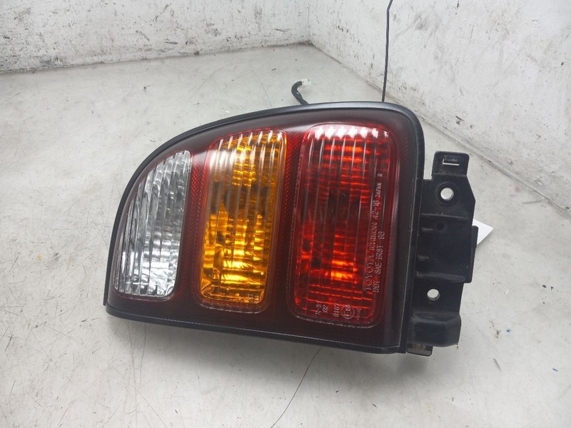 98 99 00 TOYOTA RAV 4 PASSENGER RIGHT TAIL LIGHT