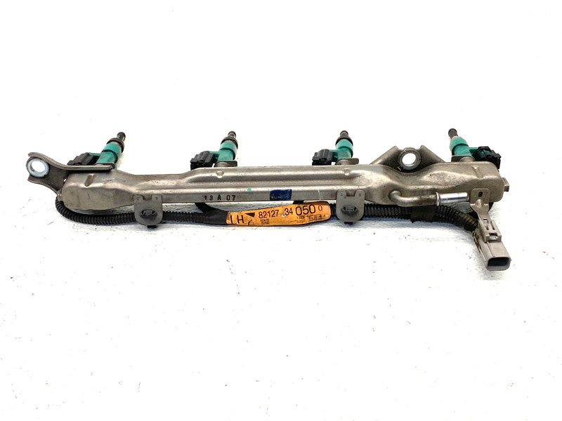 13-17 LEXUS LS460 LEFT OUTER ENGINE FUEL INJECTION RAIL W/INJECTORS OEM A0.46