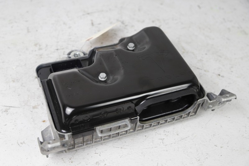 2017 - 2023 TESLA MODEL 3 RWD BCM BODY CONTROL MODULE UNIT 156930300A OEM 22K